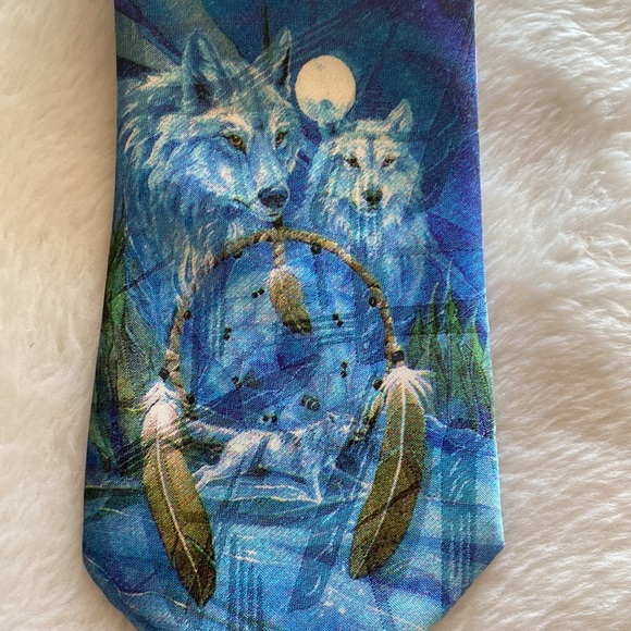 Jody Bergsma Collection Tie/ wolf with Dreamcatcher - Picture 2 of 3